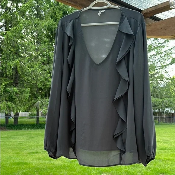 NWOT Cato Gray Blouse with Elegant Ruffle Design Women’s 26/28 - Picture 3 of 13